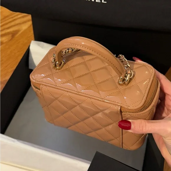 CHANEL Timeless Classic Handle Clutch Chain Patent Calfskin Shiny Gold Hardware - Picture 3 of 14